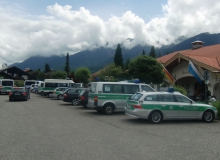 Der Gipfel hat begonnen. Verpflegungsstation der Polizei im Haus des Gastes in Wallgau