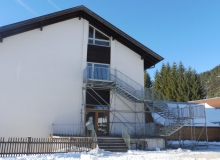 Neue Gerüsttreppe als zweiter baulicher Fluchtweg der Wallgauer Grundschule. Dezember 2017