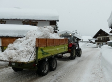 Befreiung von ausgewählten Hausdächern in Wallgau von der großen Schneelast am 13.01.2019