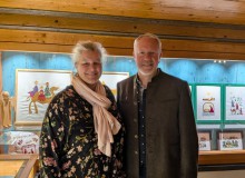 Julia Okorn und Bürgermeister Bastian Eiter eröffnen die Ausstellung