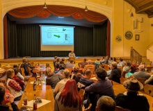 Nico Hebler der örtlich Beauftragte der DE berichtet über den zeitlichen Ablauf der Vorarbeiten in der Dorferneuerung