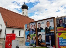 Wahlplakate-Wallgau-Dorfplatz