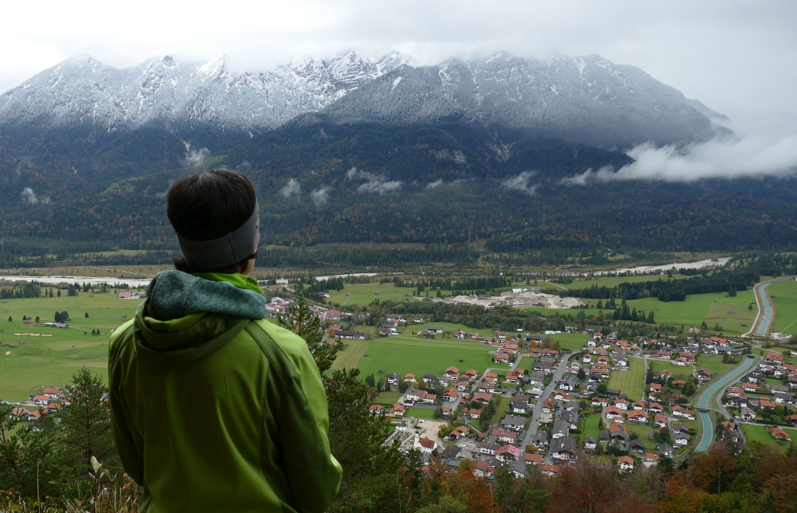 Ausblick vom Krepelschrofen auf Wallgau und das Soierngebirge