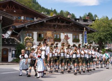 Festzug zum Parkfest in Wallgau